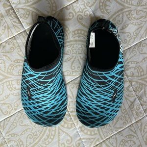Kids barefoot water shoes Sz 8/9